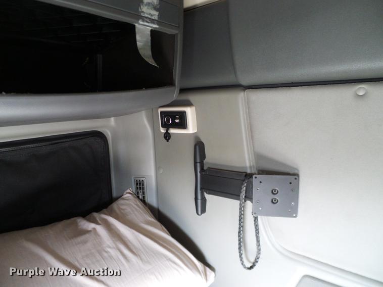 image for item DD1346 2012 International ProStar Plus semi truck