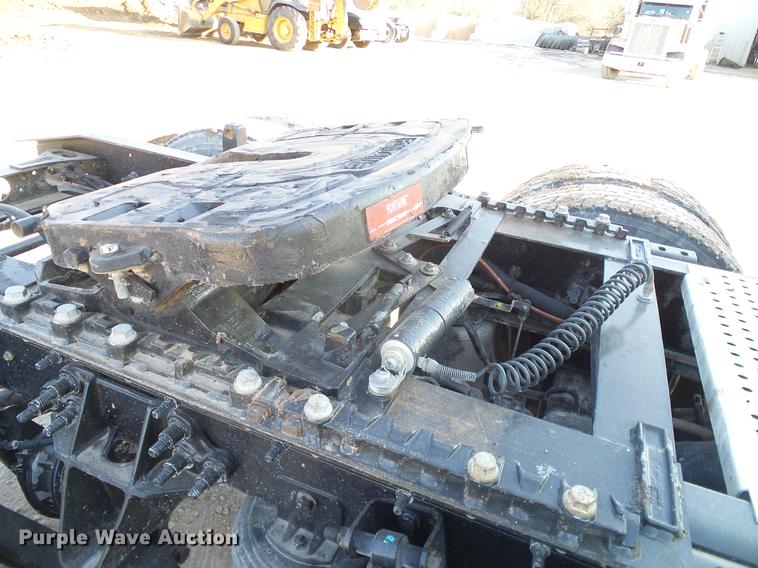 image for item DD1346 2012 International ProStar Plus semi truck