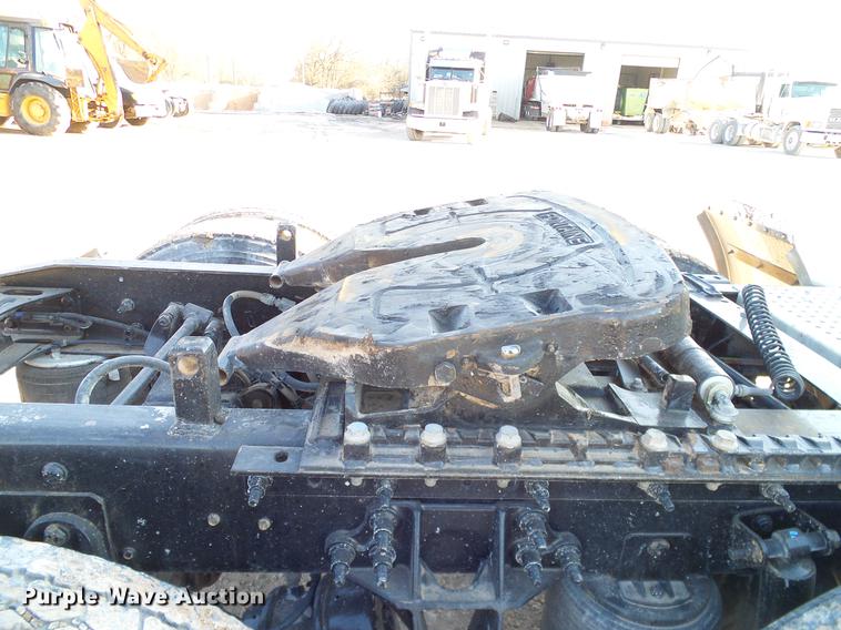 image for item DD1346 2012 International ProStar Plus semi truck