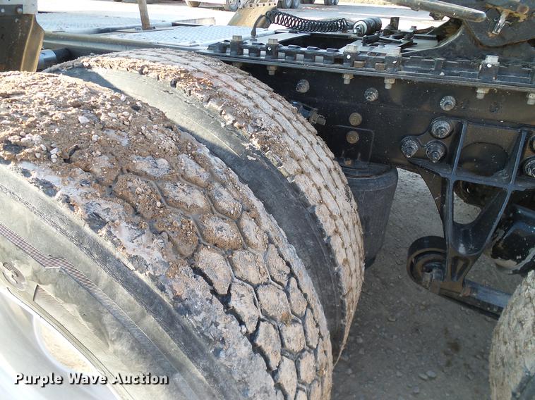 image for item DD1346 2012 International ProStar Plus semi truck