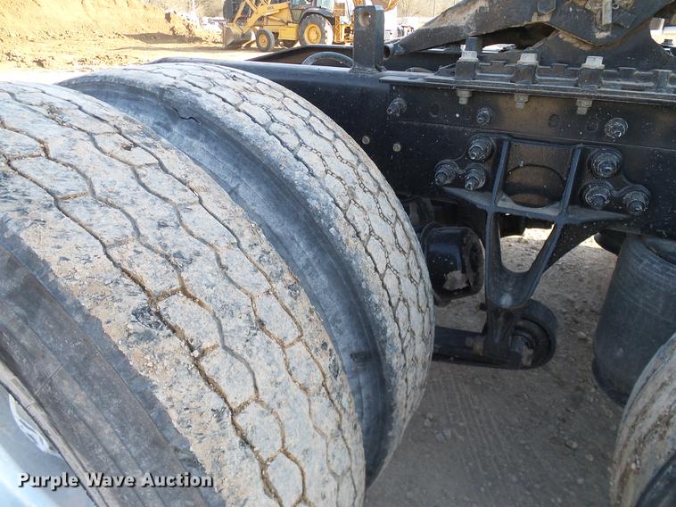 image for item DD1346 2012 International ProStar Plus semi truck