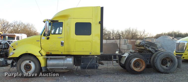 image for item DD1347 2012 International ProStar Plus semi truck