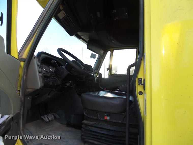image for item DD1347 2012 International ProStar Plus semi truck