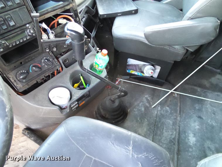 image for item DD1347 2012 International ProStar Plus semi truck