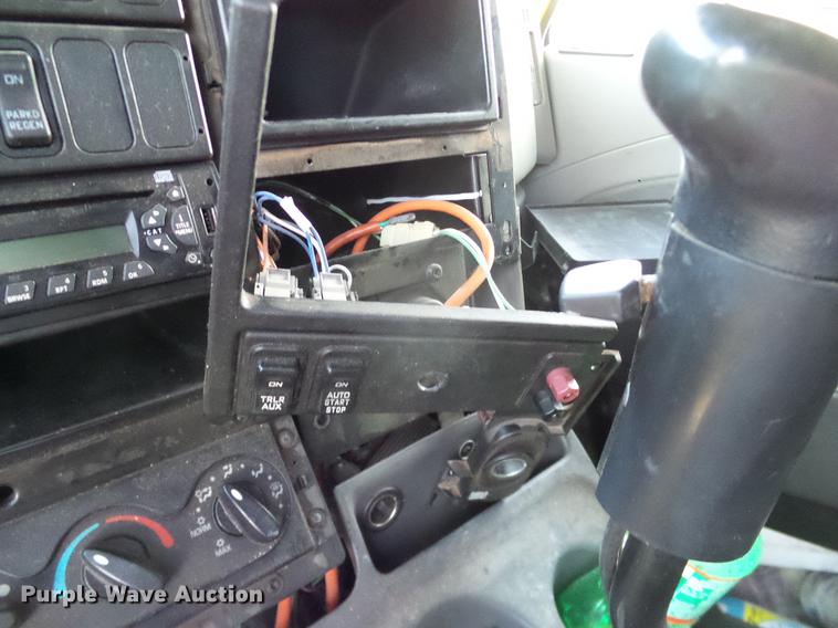 image for item DD1347 2012 International ProStar Plus semi truck