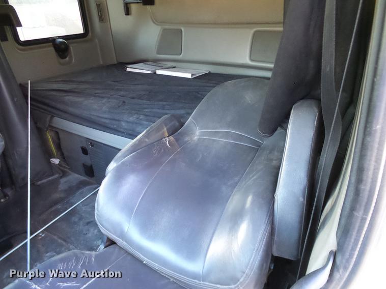 image for item DD1347 2012 International ProStar Plus semi truck