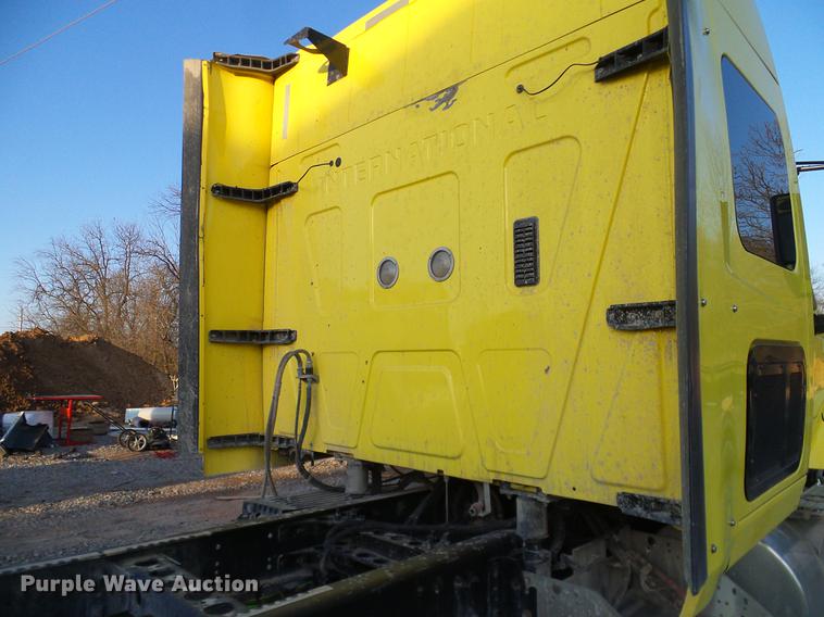 image for item DD1347 2012 International ProStar Plus semi truck