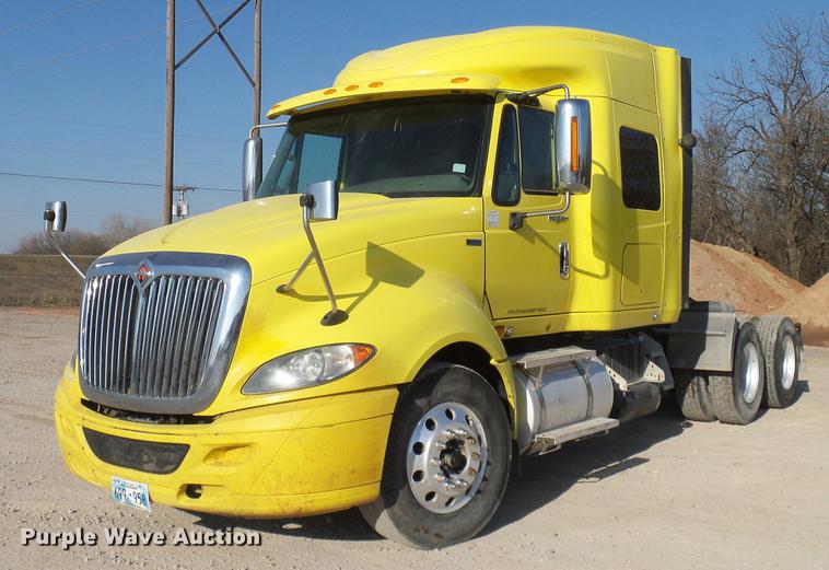 image for item DD1348 2012 International ProStar Plus semi truck