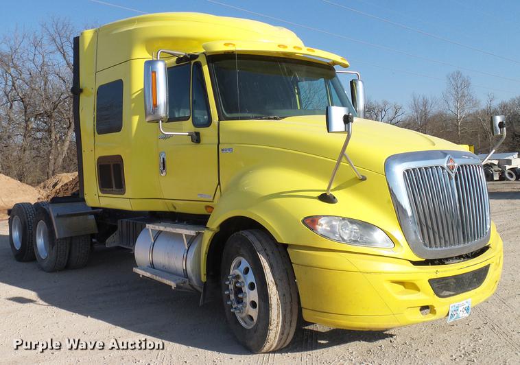 image for item DD1348 2012 International ProStar Plus semi truck