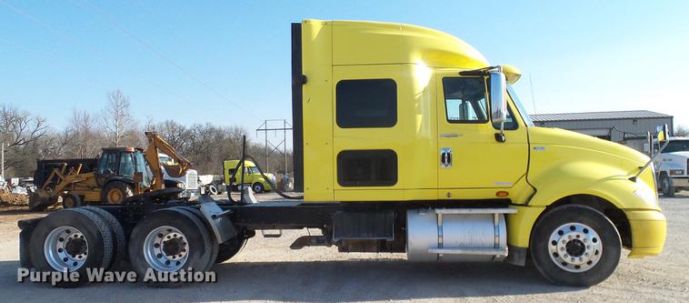 image for item DD1348 2012 International ProStar Plus semi truck