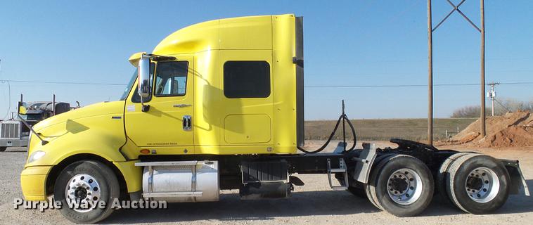 image for item DD1348 2012 International ProStar Plus semi truck