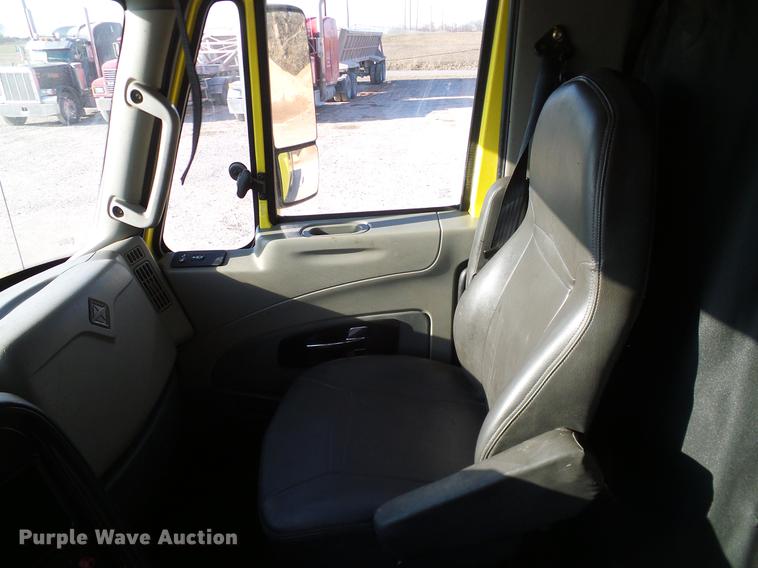 image for item DD1348 2012 International ProStar Plus semi truck