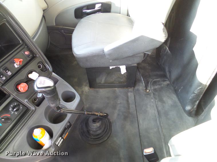 image for item DD1348 2012 International ProStar Plus semi truck