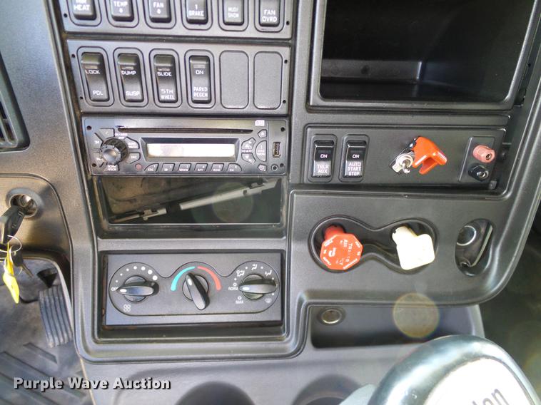 image for item DD1348 2012 International ProStar Plus semi truck