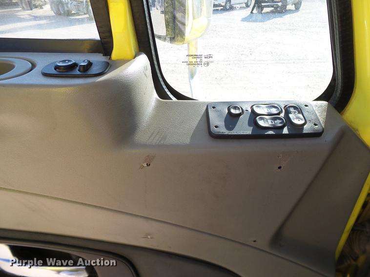 image for item DD1348 2012 International ProStar Plus semi truck