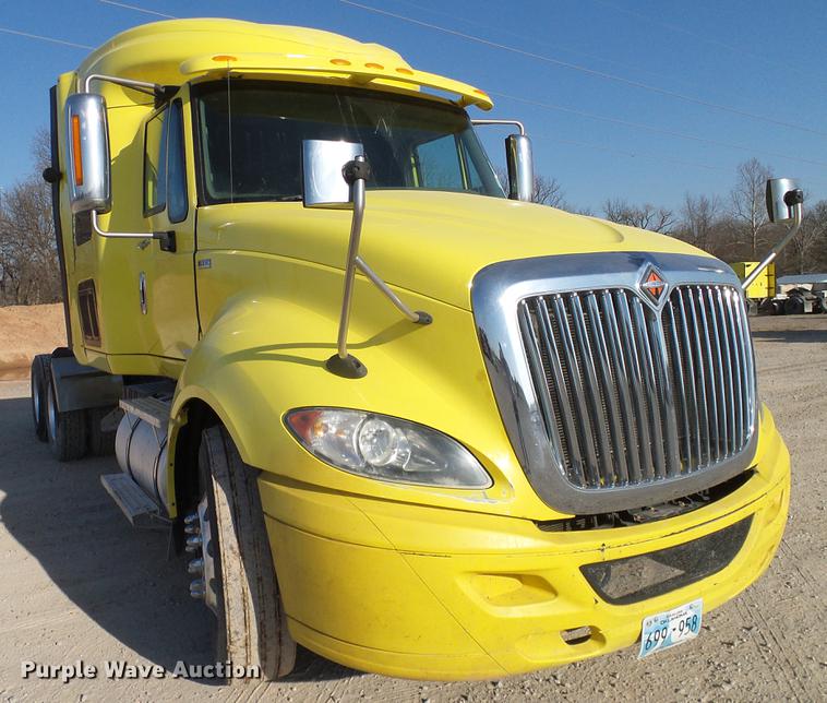 image for item DD1348 2012 International ProStar Plus semi truck