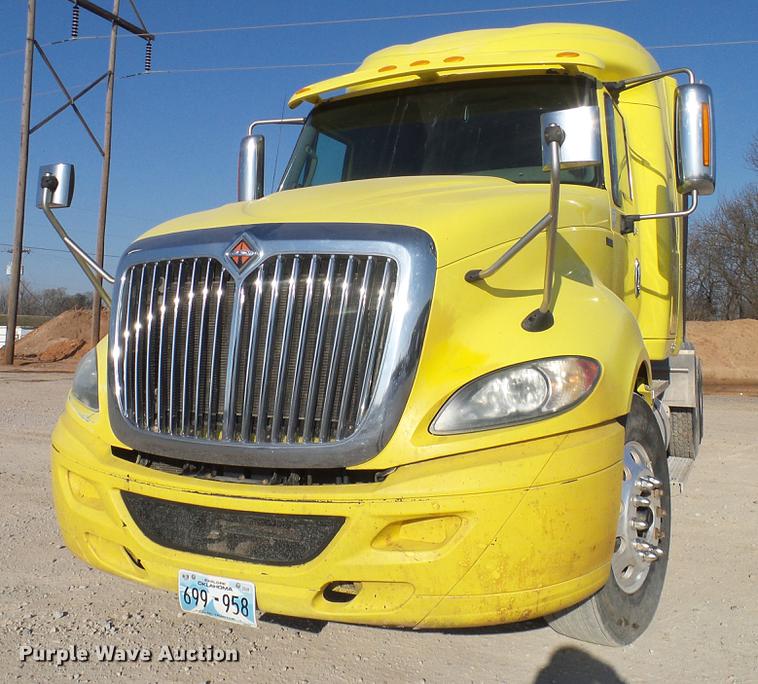 image for item DD1348 2012 International ProStar Plus semi truck