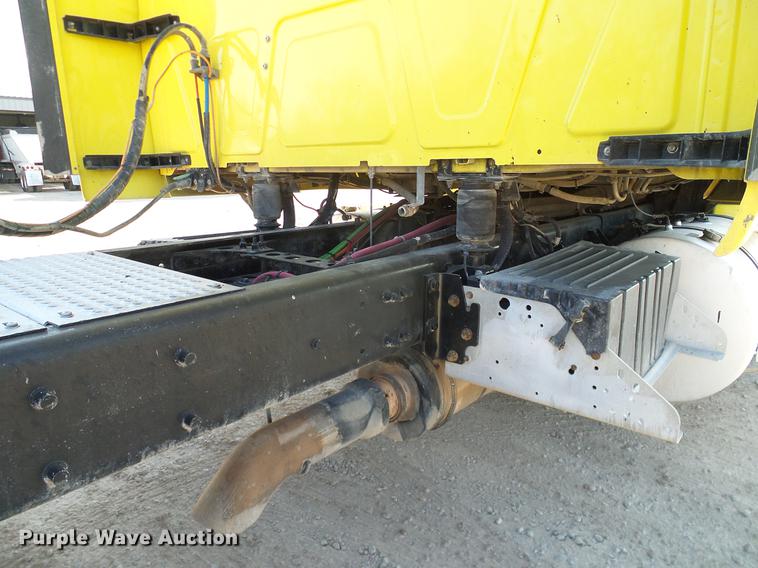 image for item DD1348 2012 International ProStar Plus semi truck