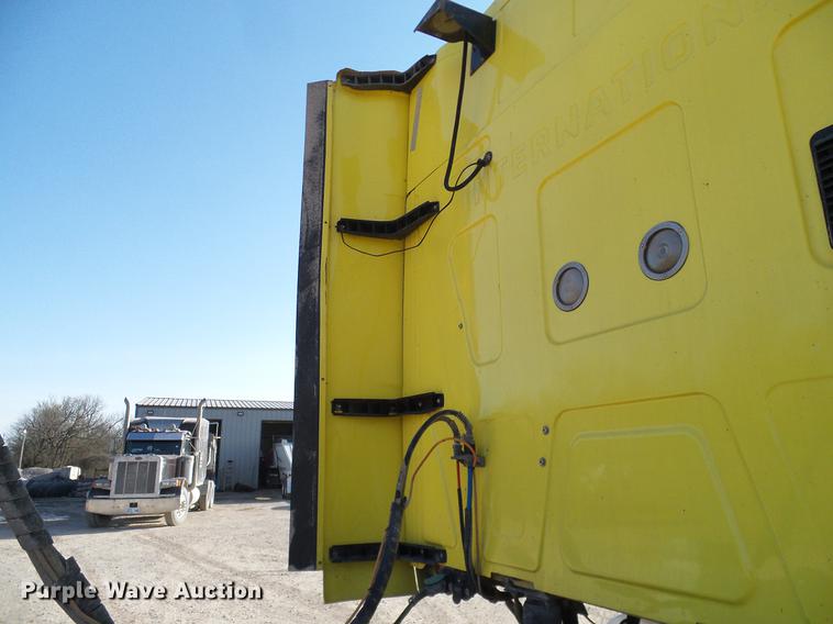 image for item DD1348 2012 International ProStar Plus semi truck