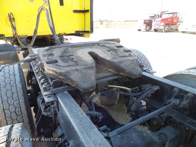 image for item DD1348 2012 International ProStar Plus semi truck