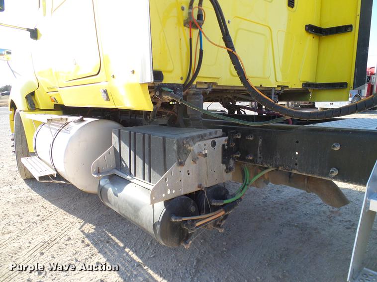 image for item DD1348 2012 International ProStar Plus semi truck