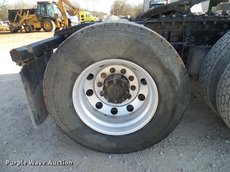 image for item DD1348 2012 International ProStar Plus semi truck