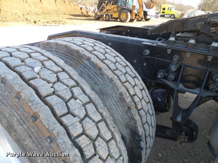 image for item DD1348 2012 International ProStar Plus semi truck