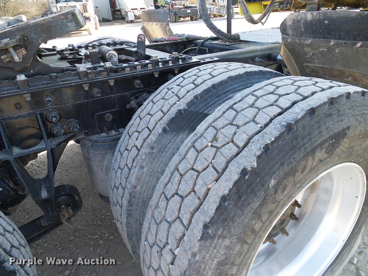 image for item DD1348 2012 International ProStar Plus semi truck