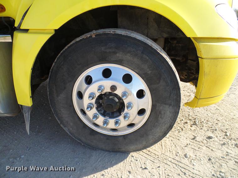 image for item DD1348 2012 International ProStar Plus semi truck