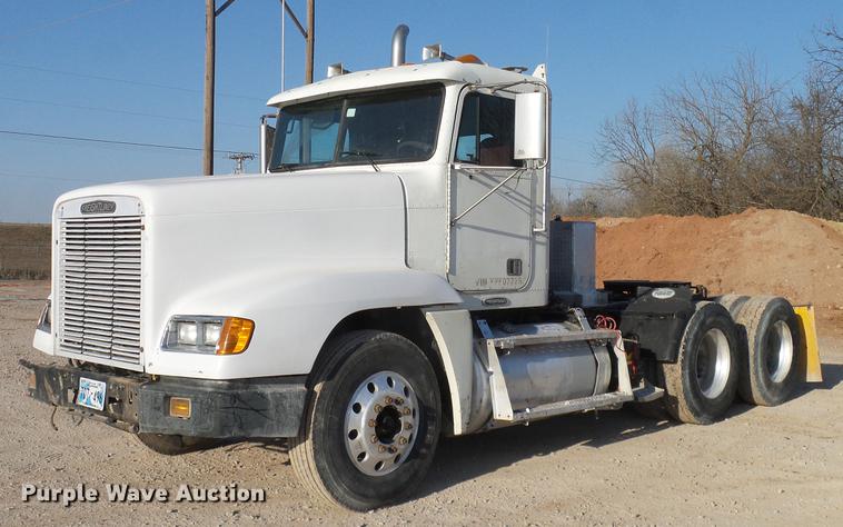 image for item DD1349 1999 Freightliner FLD120 semi truck