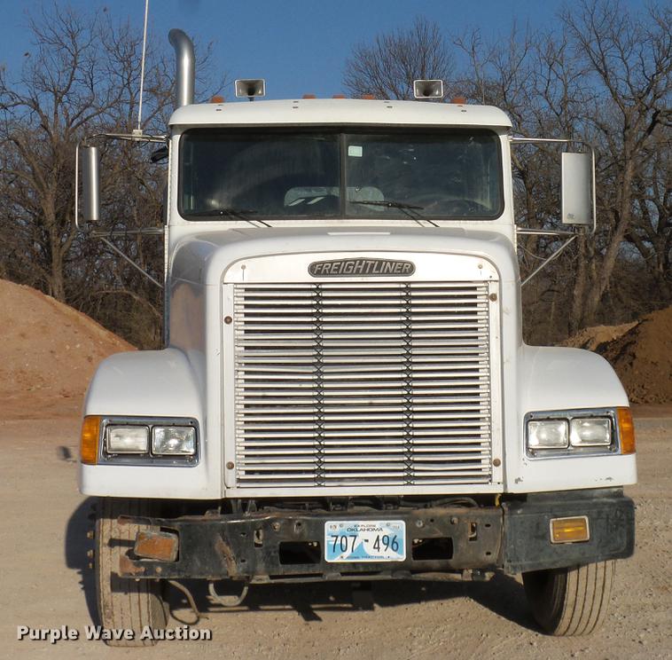 image for item DD1349 1999 Freightliner FLD120 semi truck