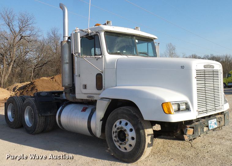 image for item DD1349 1999 Freightliner FLD120 semi truck