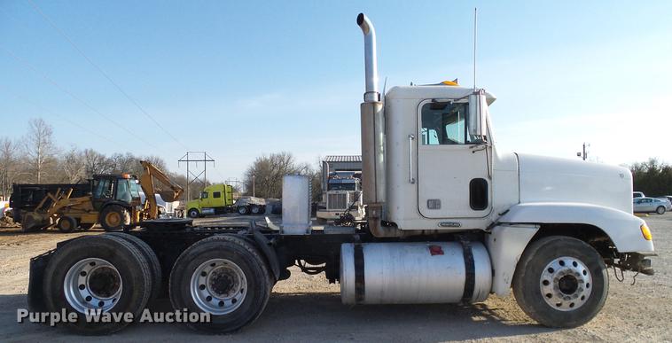 image for item DD1349 1999 Freightliner FLD120 semi truck