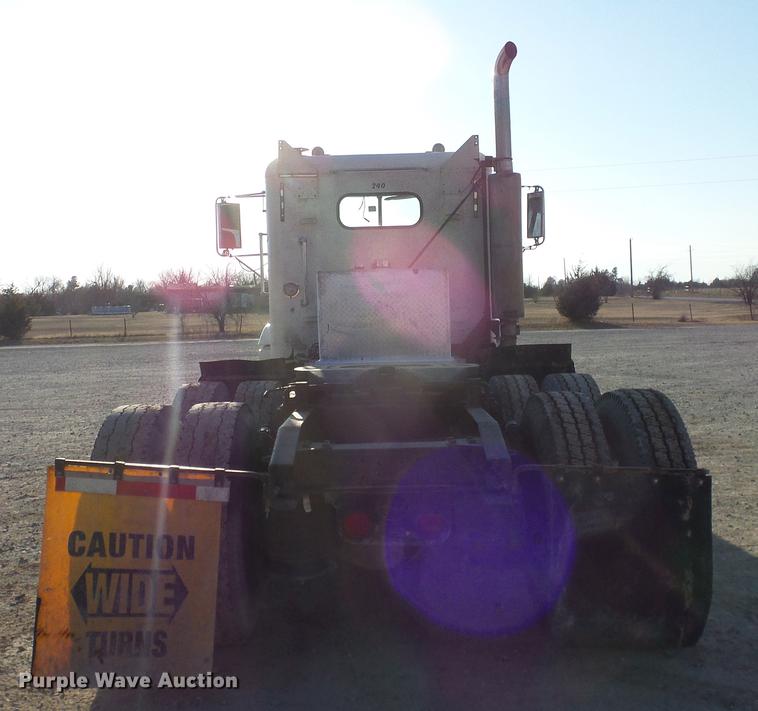 image for item DD1349 1999 Freightliner FLD120 semi truck