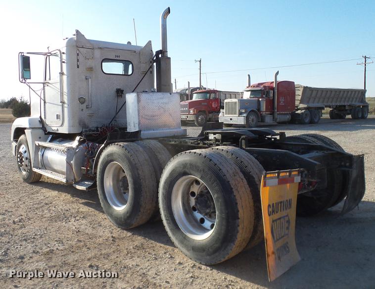 image for item DD1349 1999 Freightliner FLD120 semi truck