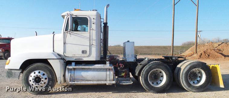 image for item DD1349 1999 Freightliner FLD120 semi truck