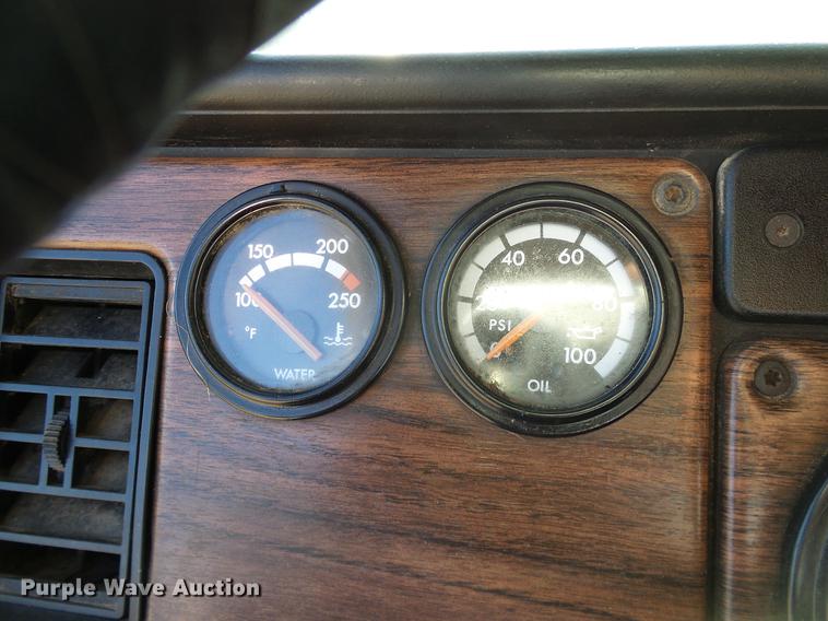 image for item DD1349 1999 Freightliner FLD120 semi truck