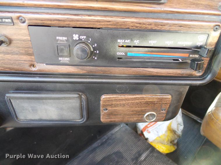 image for item DD1349 1999 Freightliner FLD120 semi truck