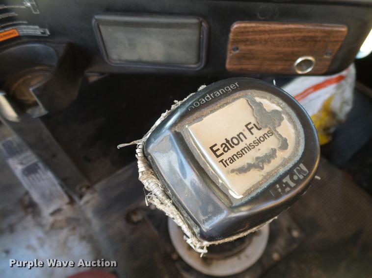 image for item DD1349 1999 Freightliner FLD120 semi truck