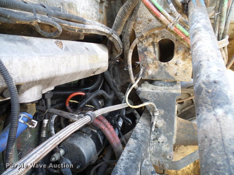 image for item DD1349 1999 Freightliner FLD120 semi truck