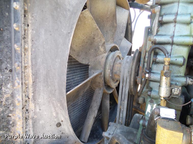 image for item DD1349 1999 Freightliner FLD120 semi truck