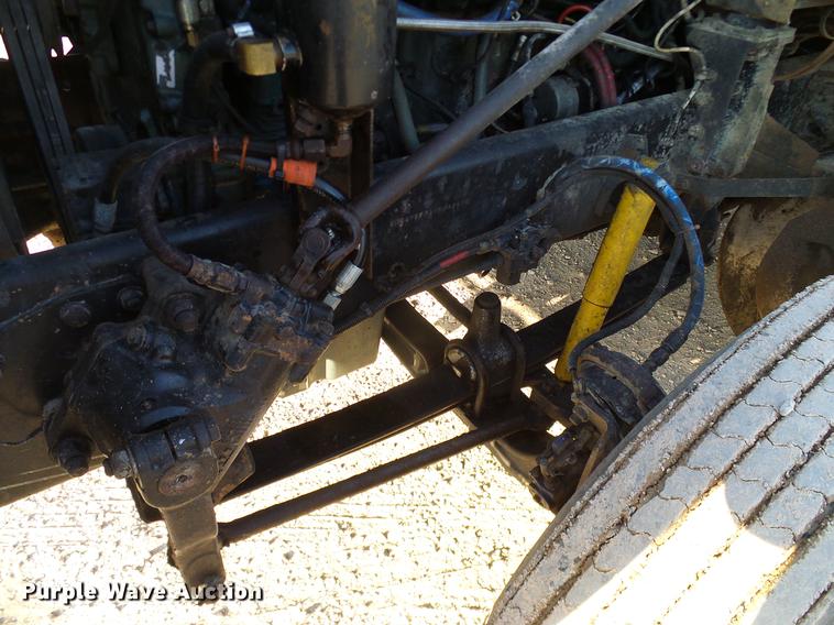 image for item DD1349 1999 Freightliner FLD120 semi truck