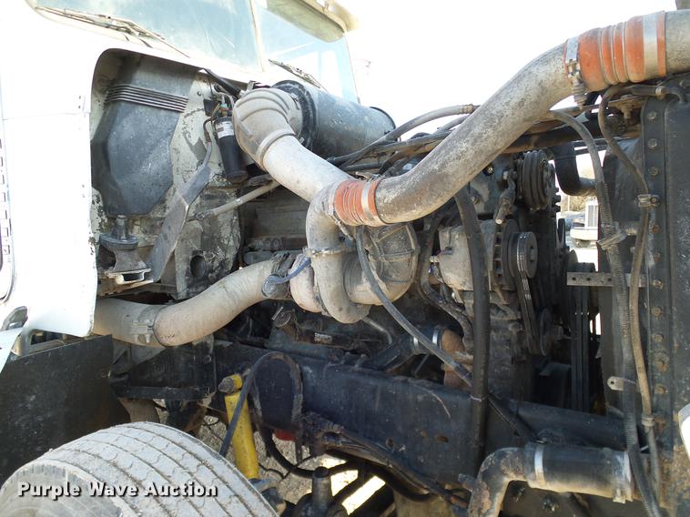 image for item DD1349 1999 Freightliner FLD120 semi truck