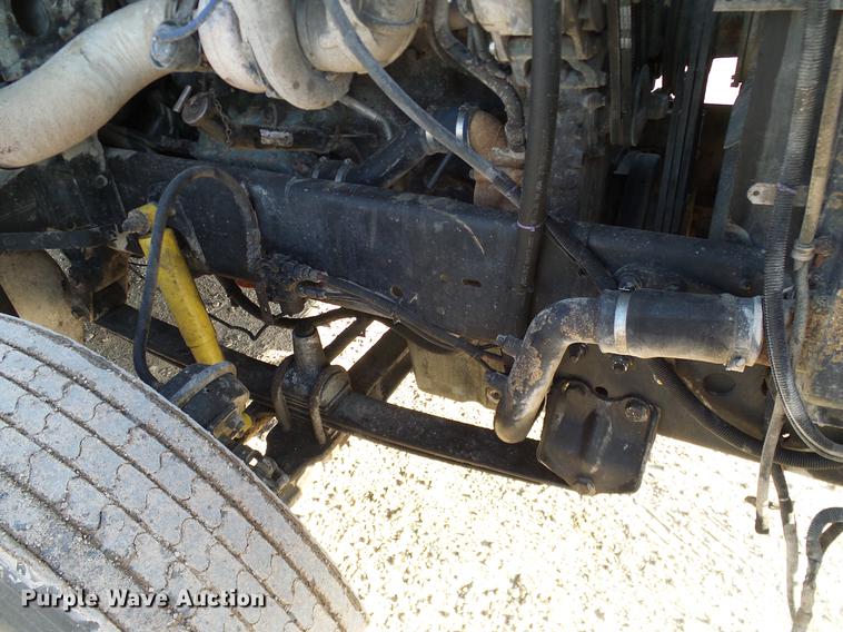 image for item DD1349 1999 Freightliner FLD120 semi truck