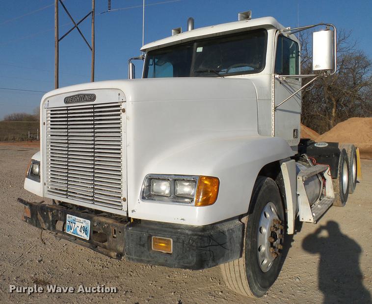 image for item DD1349 1999 Freightliner FLD120 semi truck