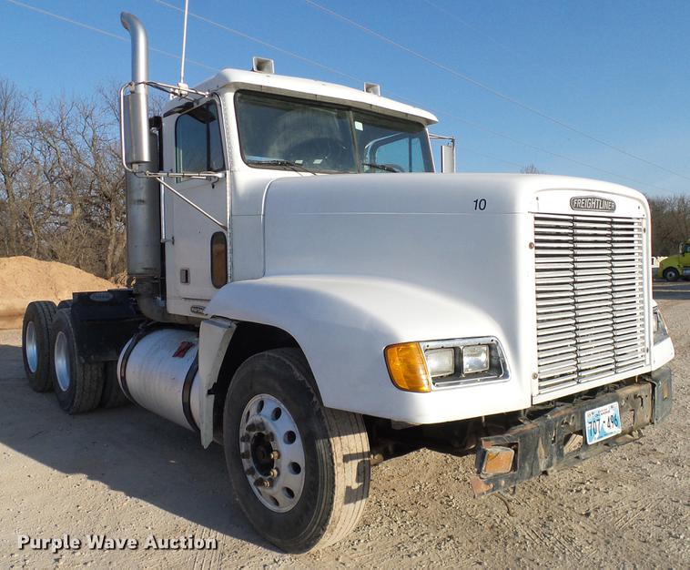 image for item DD1349 1999 Freightliner FLD120 semi truck