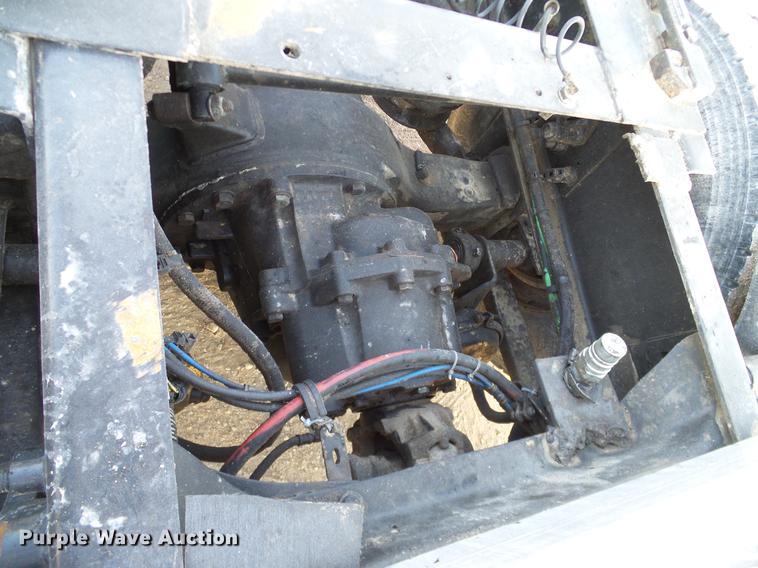 image for item DD1349 1999 Freightliner FLD120 semi truck