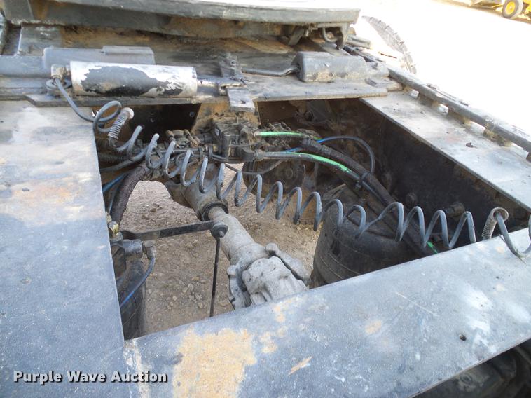 image for item DD1349 1999 Freightliner FLD120 semi truck