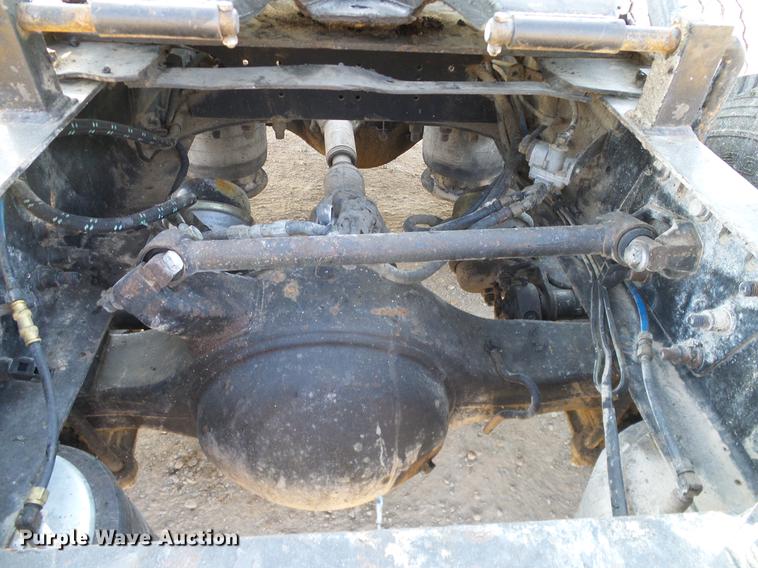 image for item DD1349 1999 Freightliner FLD120 semi truck