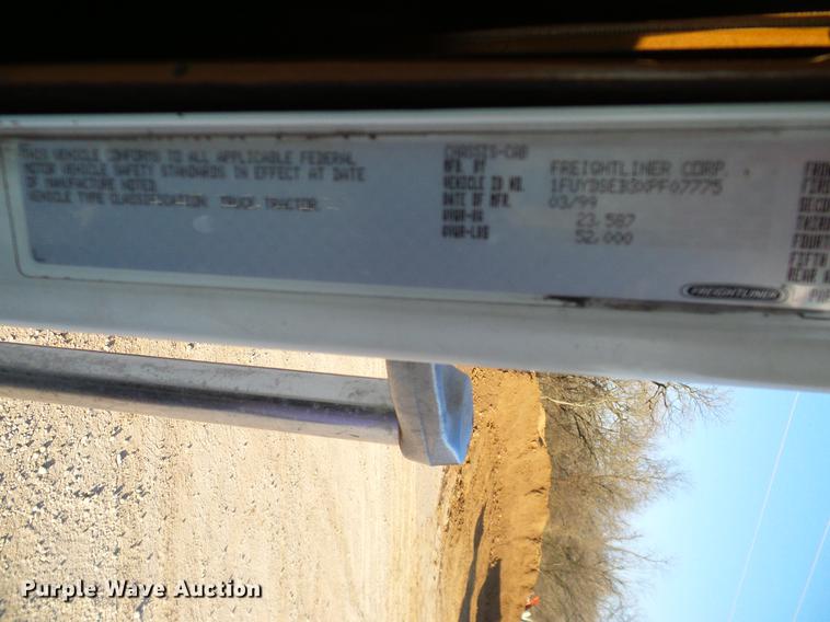 image for item DD1349 1999 Freightliner FLD120 semi truck